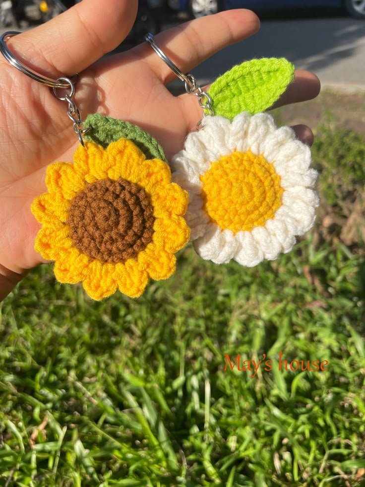Pastel Blossom Daisy Charm Keychain