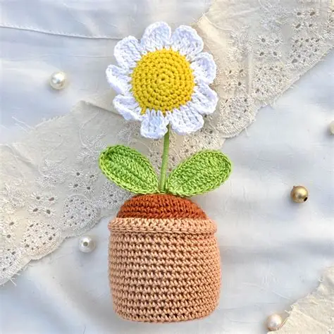 White Daisy Mini Crochet Planter